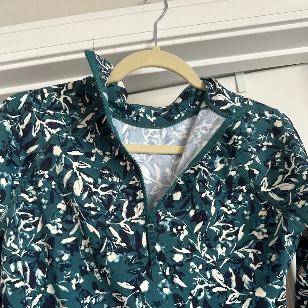 Women’s Garnet Hill M Swim Mock‎ Neck Quarter Zip Teal and Blue Flower Rashguard